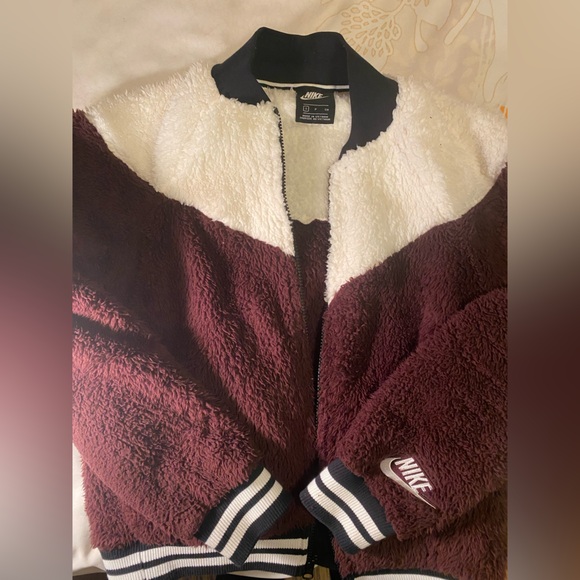 Nike Women's Burgundy Sherpa Jacket - Picture 4 of 5